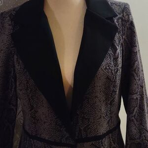 Mark Juniors size XL Black Gray Classic Animal print jacket, roll up sleeve